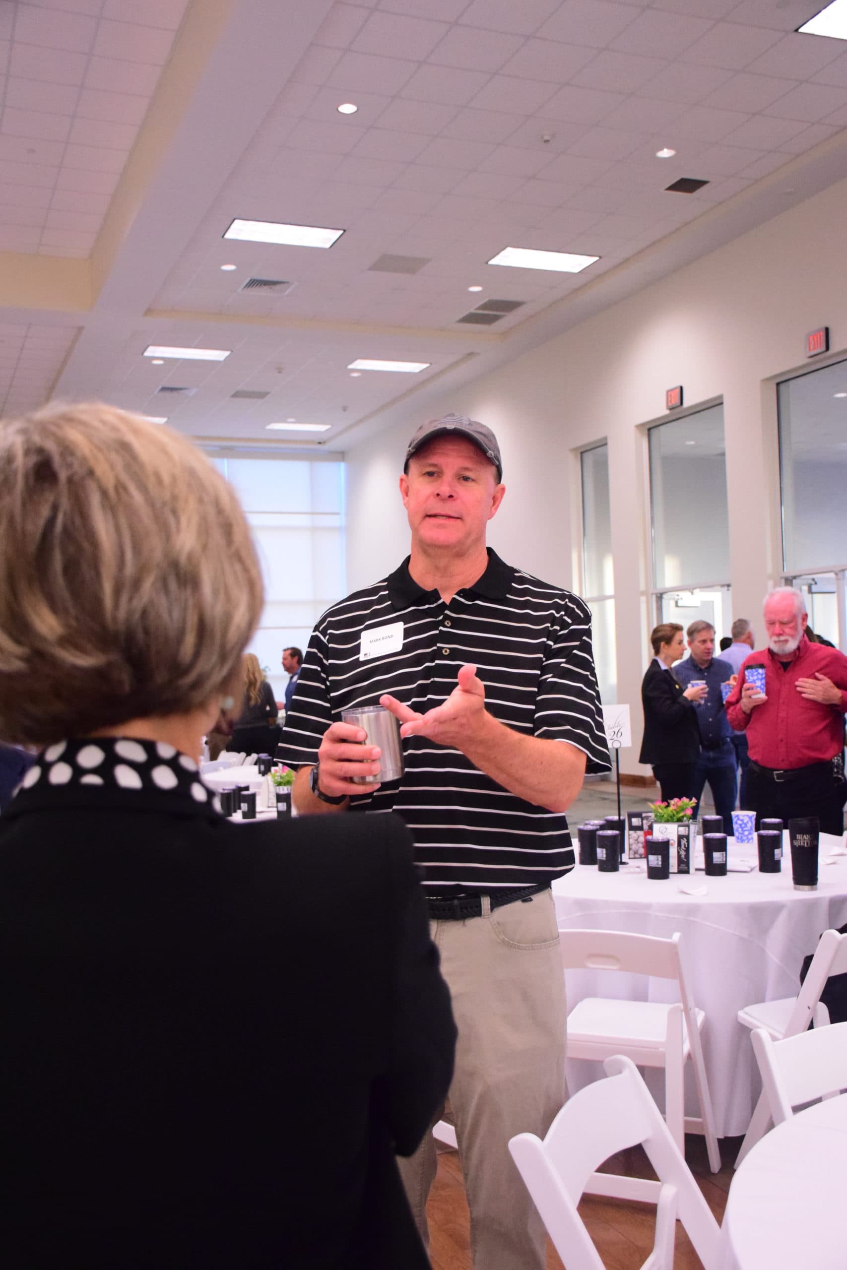 Mark Bond chats with Sue Dyer at the 2022 Million Meal Spring Breakfast.